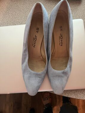 St. John Women's Light baby blue gray Suede Pumps size 8